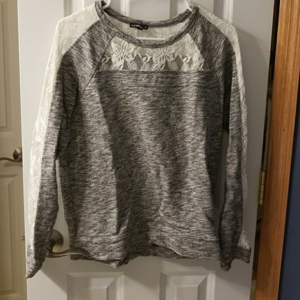 Long sleeve sweater with lace